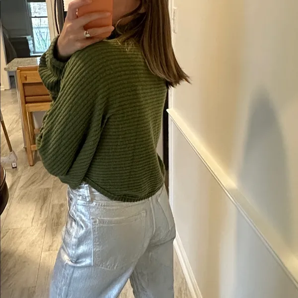 Green lightweight turtleneck cropped sweater - Image 5