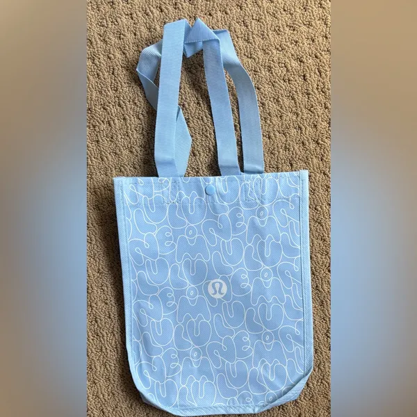 New LULULEMON Spring 2025 Small Shopping Tote Bag Light Blue Bubble Lunch Gym - Image 3