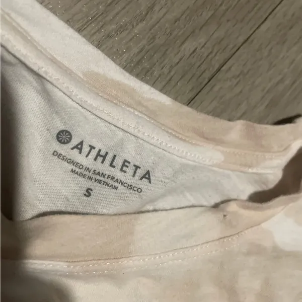 Athleta Cream and Tan T-Shirt - Image 2