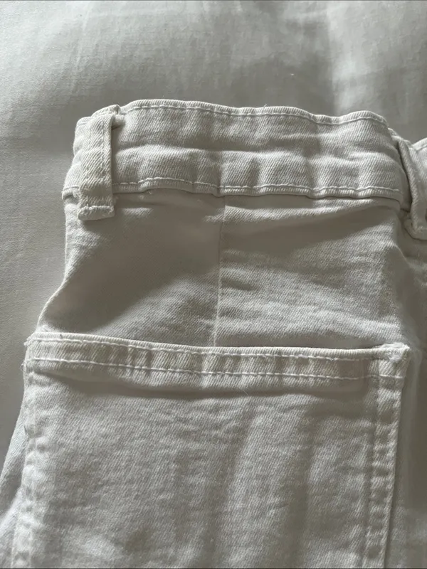 Bershka | Super High-Rise Fitted White Denim Cuffed Shorts XXS - Image 4