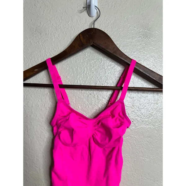 SKIMS Seamless Sculpt Bodysuit size S/M in Flamingo Hot Pink - Image 3