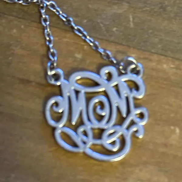 Silver tone monogram Mom necklace - Image 4