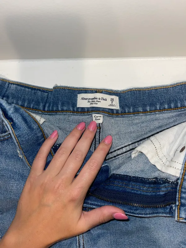 Abercrombie The Mom Short Mid Rise - Image 2