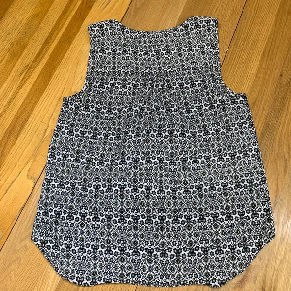 Max Studio Womens Black White Floral‎ Medallion V-Neck Sleeveless Blouse Large - Image 5