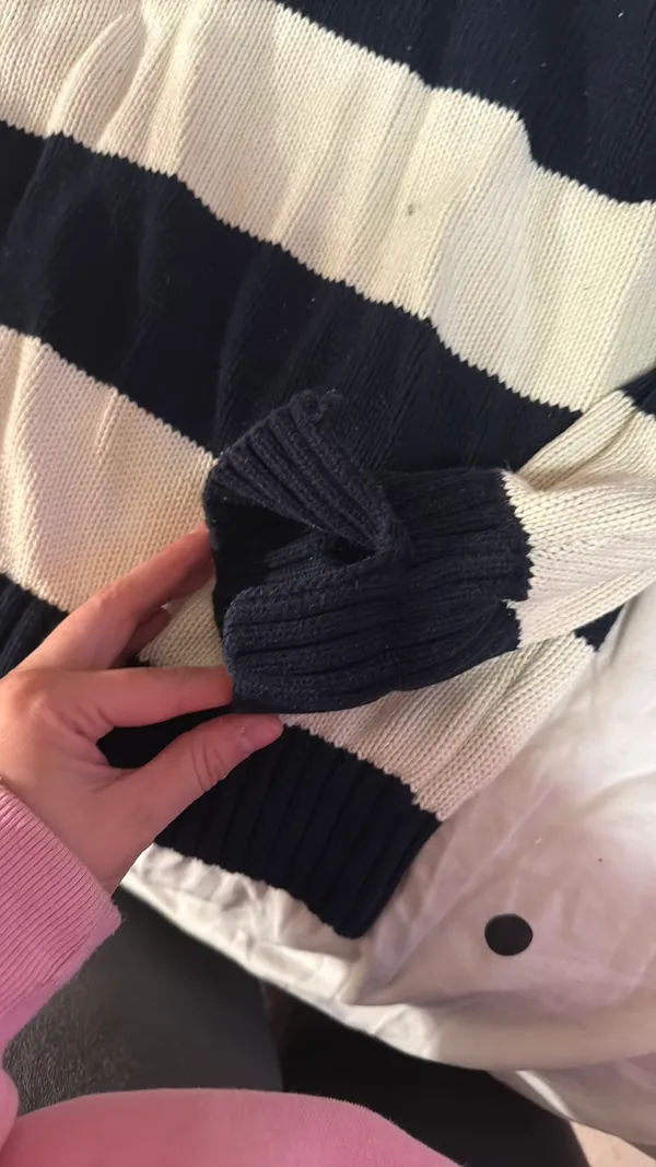 Brandy Melville Sweater - Image 3