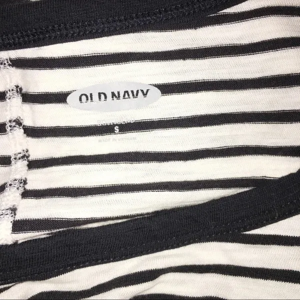 Old Navy boyfriend small striped T-shirt w/pocket - Image 4