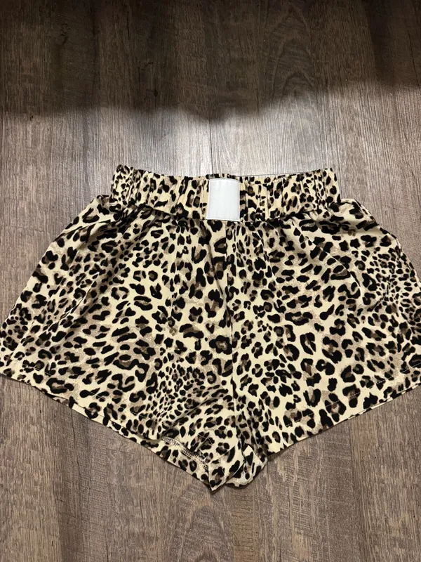 Leopard Print Elastic Waist Shorts - Image 3