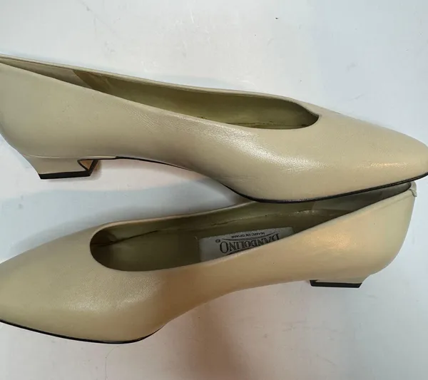 Bandolino Kitten Heels Size 6.5 - Image 6