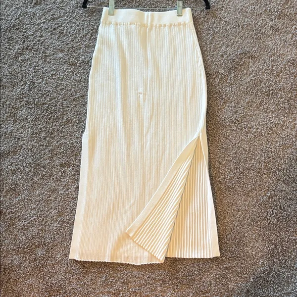 Elegant Cream Midi Skirt - Image 2