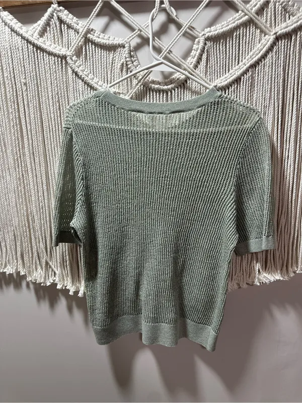 Amazon Sage Green Short Sleeve Crewneck Sweater with Floral Knit - Image 2