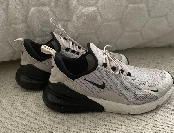 Nike Air Max 270 Shoes - Image 2