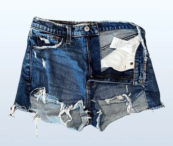 Mom Short High-Rise in Dark Wash, Size 0/25 - Image 2
