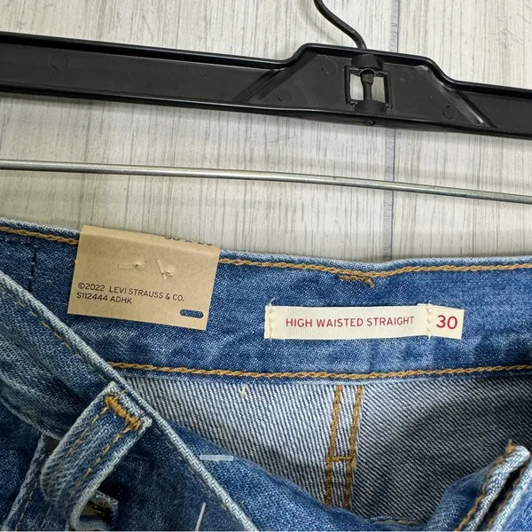 NWT Levi’s High Waisted Straight Jeans in Joe Strut Destructed size 30x29 NEW - Image 8