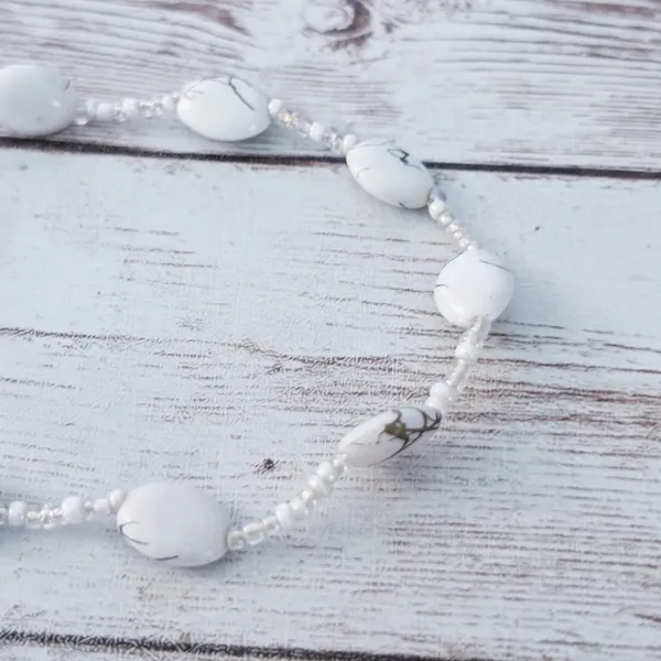 Vintage Stretch Bracelet Dainty Mother of Pearl & White Beads - Image 4