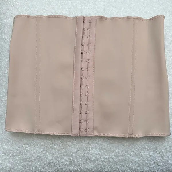 SKIMS Waist Trainer - Image 5