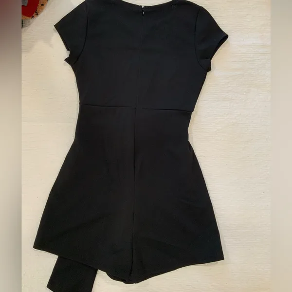 Winwin Elegant Black Romper - Image 2