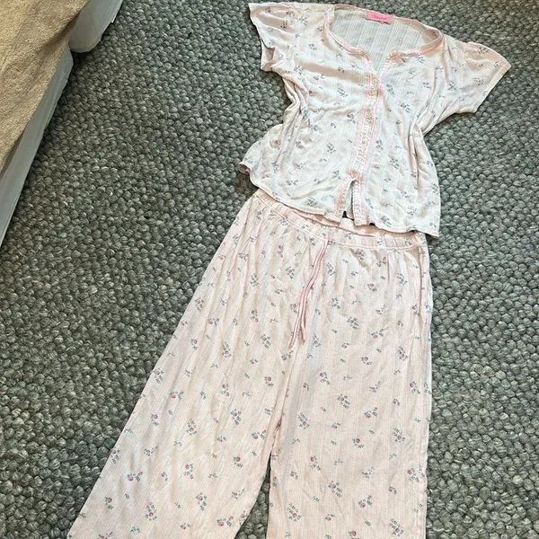Whispers Vintage Pointelle Pink Floral Two Piece Pajama Set Size Small - Image 2