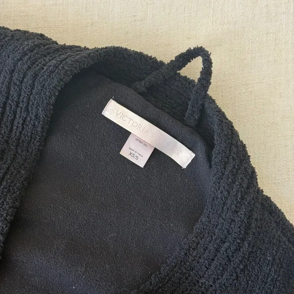 Victorias Secret Snowflake Robe Black White Knit Plush Belted‎ XS/S 167807-201 - Image 5