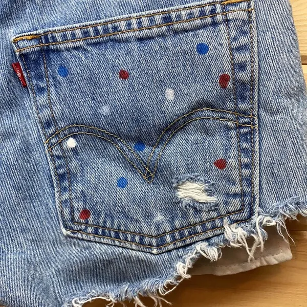 Levi's 501 Distressed Cut Off Shorts 32 - Image 5