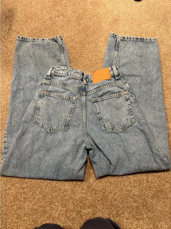 Hollister High-Rise Baggy Jeans - Image 2