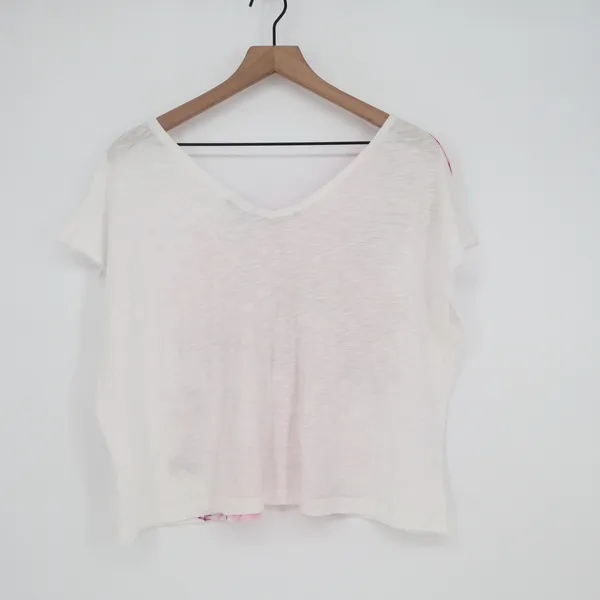 mark. T-Shirt Womens XXL White Pink Floral Rose V-Neck Short Sleeve Excellent - Image 3