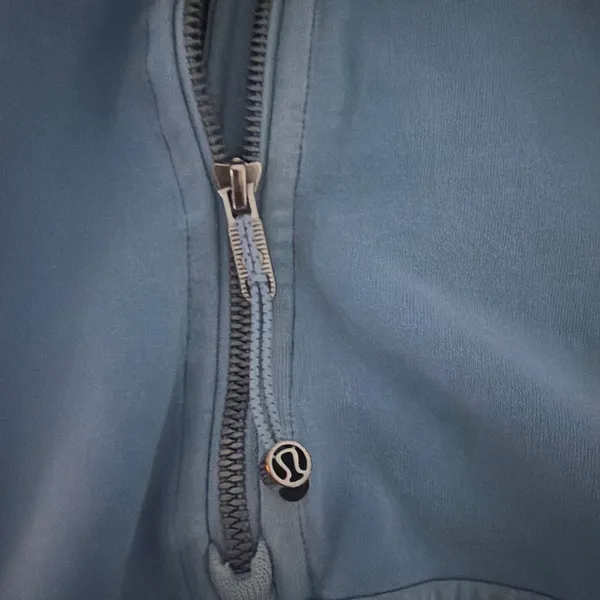 Light blue lululemon scuba Size xs/s - Image 2