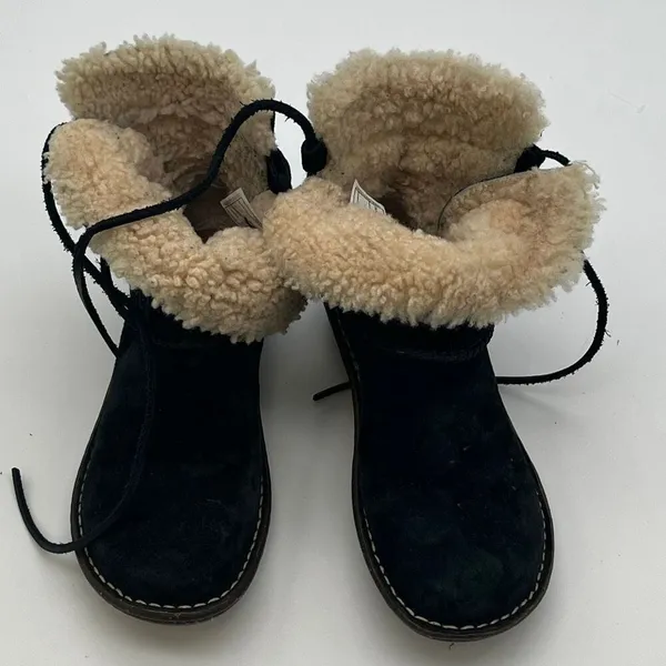 UGG Women's Caspia Suede Shearling Ankle Boots Size 6 Black Lace Up Winter Shoes - Image 2