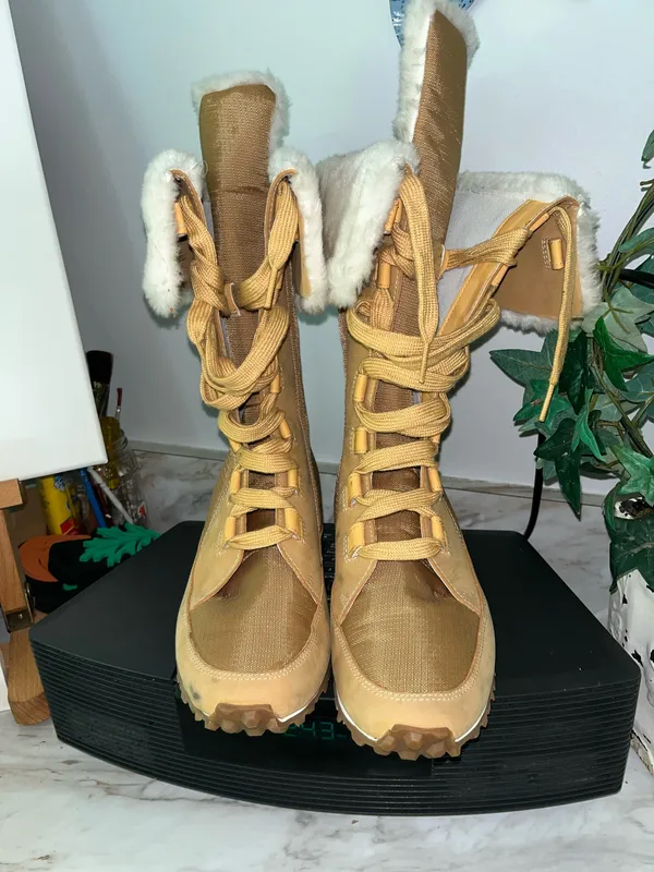 Timberland Boots Women’s size 6 - Image 5