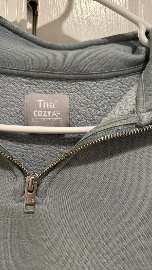 Aritzia Cropped Crewneck TNA - Image 3
