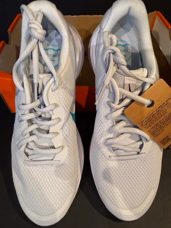 Women’s Nike Revolution 7 - Image 2