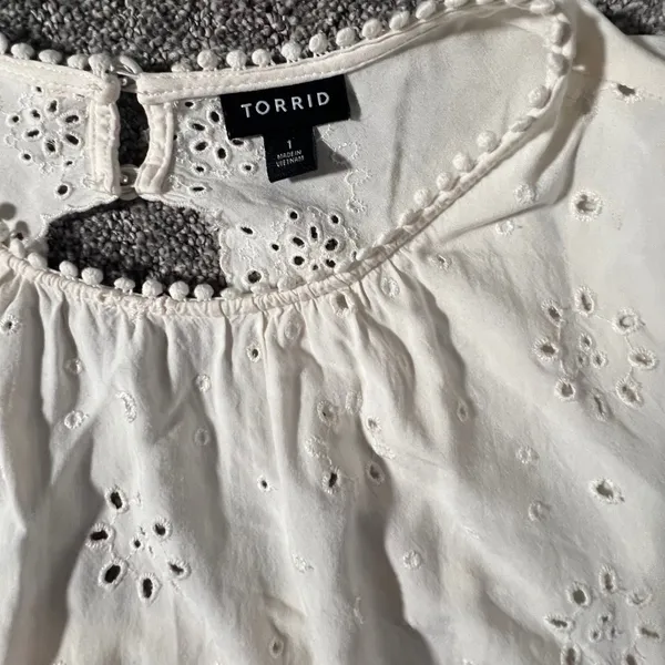 Torrid Eyelet Blouse Womens 1 White Smocked Puff‎ Sleeve Boho Pom Pom Trim Top - Image 3