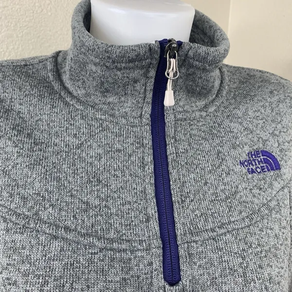 North Face Cresent Heathered Gray 1/4 Zip Women’s Sz M Pullover Purple Embroider - Image 2