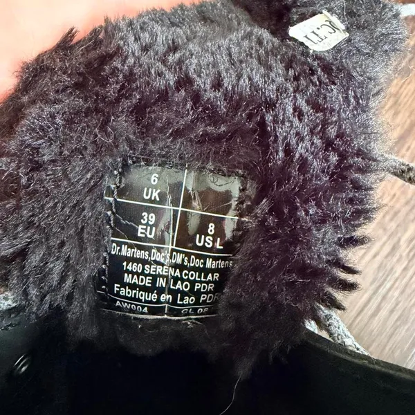 Black Dr. Martens 1460 Serena collar boots with faux fur lining, size US 8 - Image 6