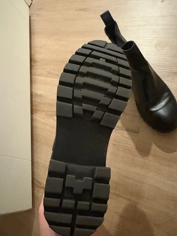 Amazon Black boots - Image 3