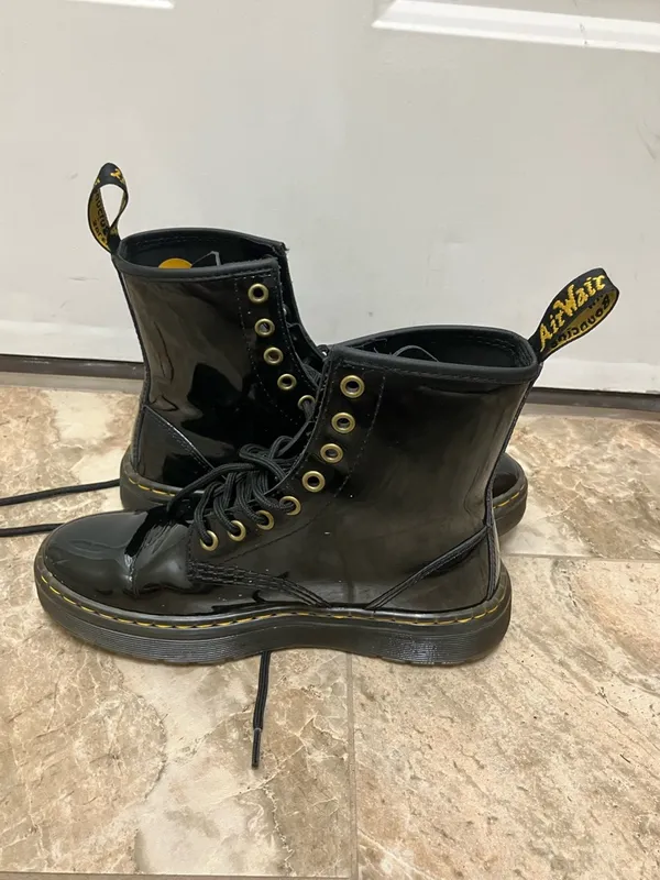 •DR MARTENS• Doc Martens Zavala Patent Leather Black Lace Up - Image 5