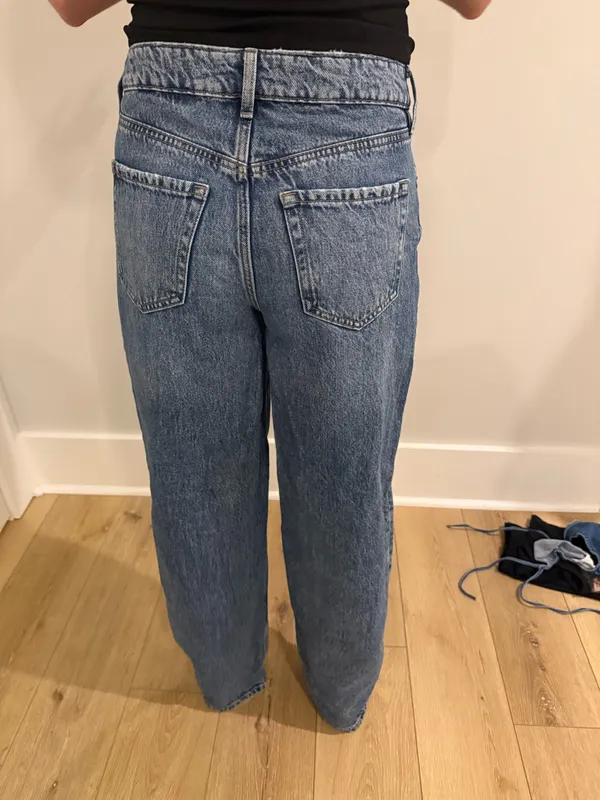 Classic Straight-Leg Women’s Garage Jeans in Medium Blue size 26 - Image 3