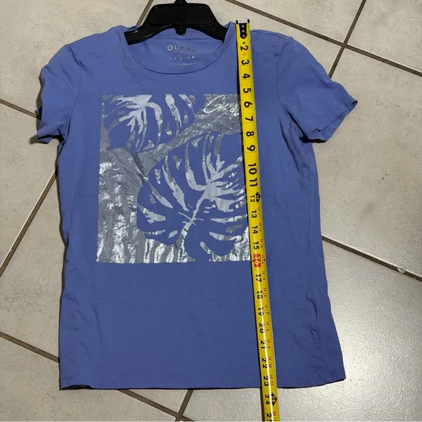 Guess Women Blue Graphic T-Shirt Silver Leaf‎ Design size M - Image 5