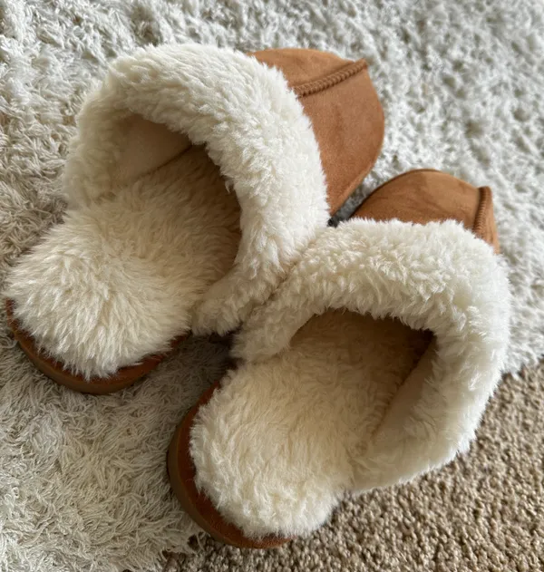 Chestnut Slippers Tan Size 8 - Image 3