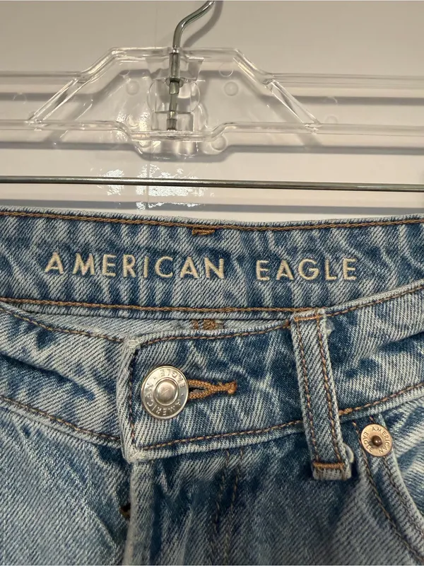 American Eagle Outfitters Mom Jean Women's Light Blue‎ High-Rise Straight Jeans - Image 2