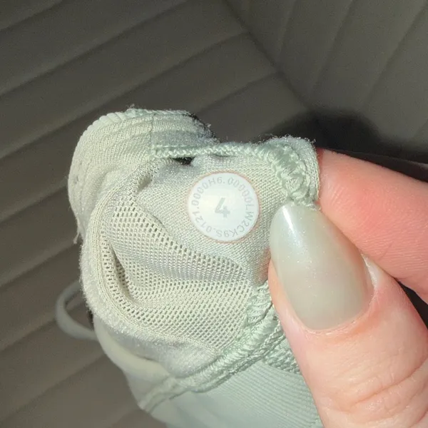 Size 4 Lululemon Light Green Sports Bra Activewear Top Size 4 Ribbed Cross Strap - Image 3