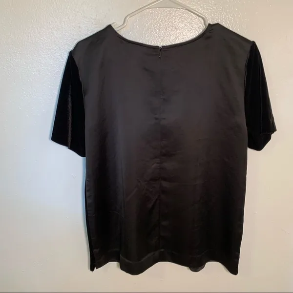 Ann Taylor Women's Size Medium Velvet Blouse Short Sleeve Black Mixed Media - Image 6