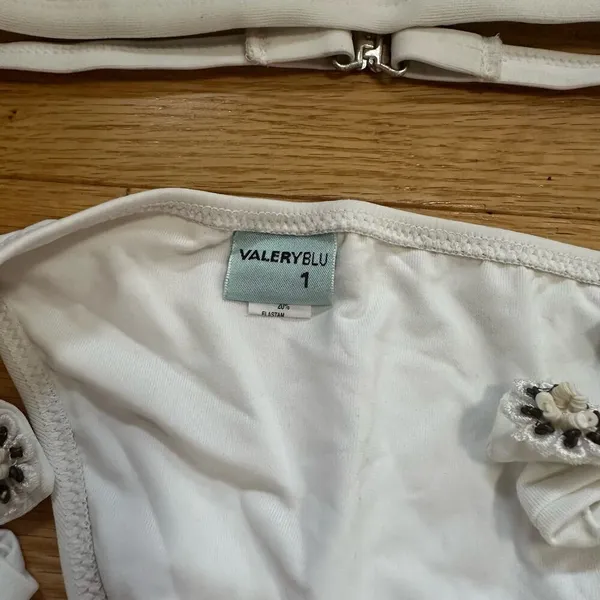 Valery Blu White Eyelet Bikini with Floral Beading Detail Size S NEW WITHOUT TAG - Image 9