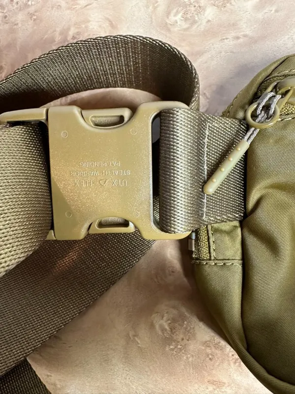 Lululemon Everywhere Belt Bag Olive Green Nylon Crossbody Waist Pack Black Logo - Image 5