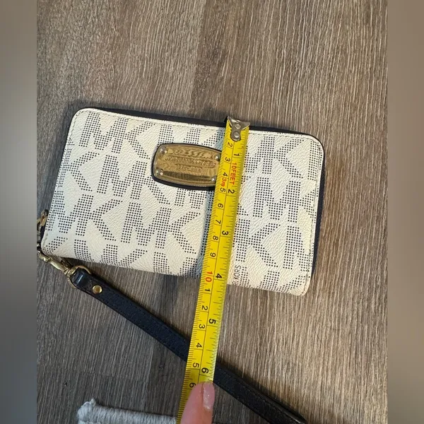 Michael Kors Monogram Wallet Wrislet - Image 9