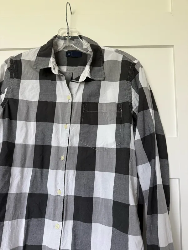 Gap Black & Gray Plaid Button Down - Image 5