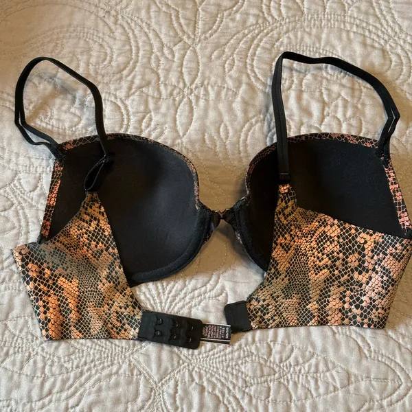 Victoria's Secret 32-D Black and Pink Snake Print Bra - Image 6