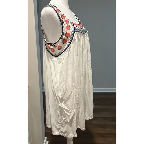 Forcynthia Beachwear White Embroidered Boho Cover Up Dress Rayon Medium - Image 3