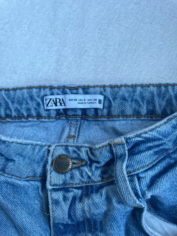 Zara Zara High Rise straight leg Denim Jeans w/ slight fray hem - Image 6