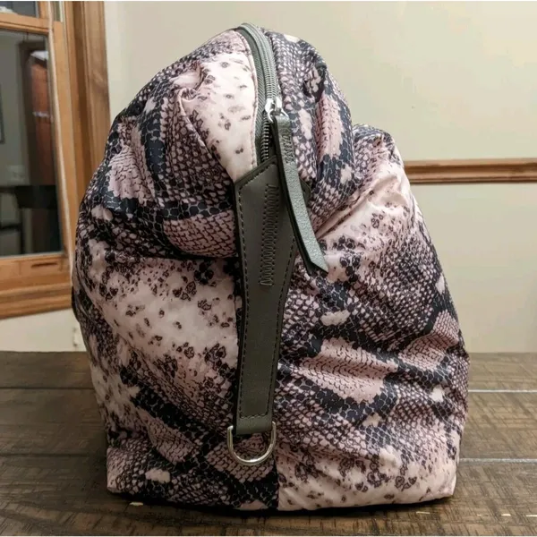 EUC Stella & Dot Crush It Snake Carry On Overnight Weekender Tote Travel Bag - Image 5