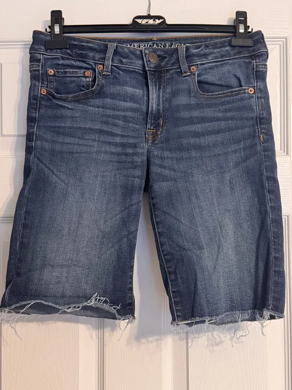 American Eagle Super Stretch Dark Wash Raw Hem 10” Skinny Bermuda Jean Shorts 8 - Image 3